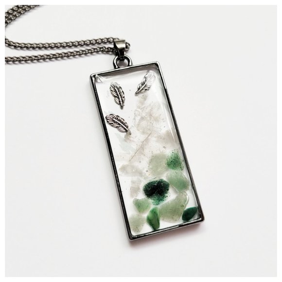 Jade and Fluorite Necklace Healing Crystals and Feathers Geometric Resin Pendant - Picture 5 of 11